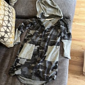 Pinc cardigan with camo pockets blue & grey kids size large